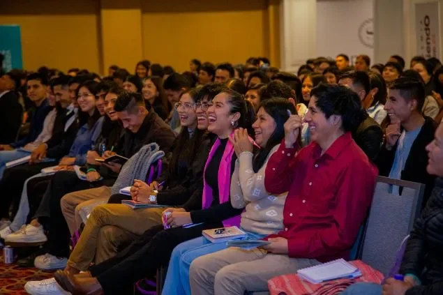 sesión de escuela de jóvenes de Cresiendo